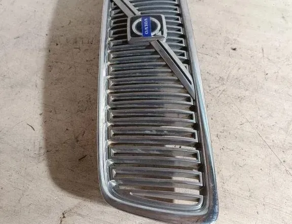 VOLVO V70 2 generation (2000-2008) Calandre 8659875 31512398