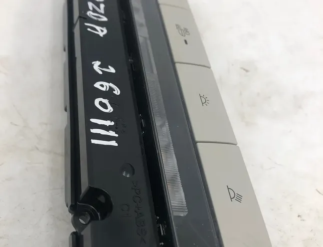 MAZDA CX-30 1 generation (2019-2023) L'éclairage intérieur Bhpd335c03 34498067