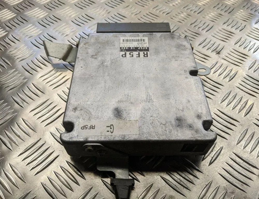 MAZDA MPV LW (1999-2006) Calculateur d'unité de commande du moteur RF5P18881 31435035