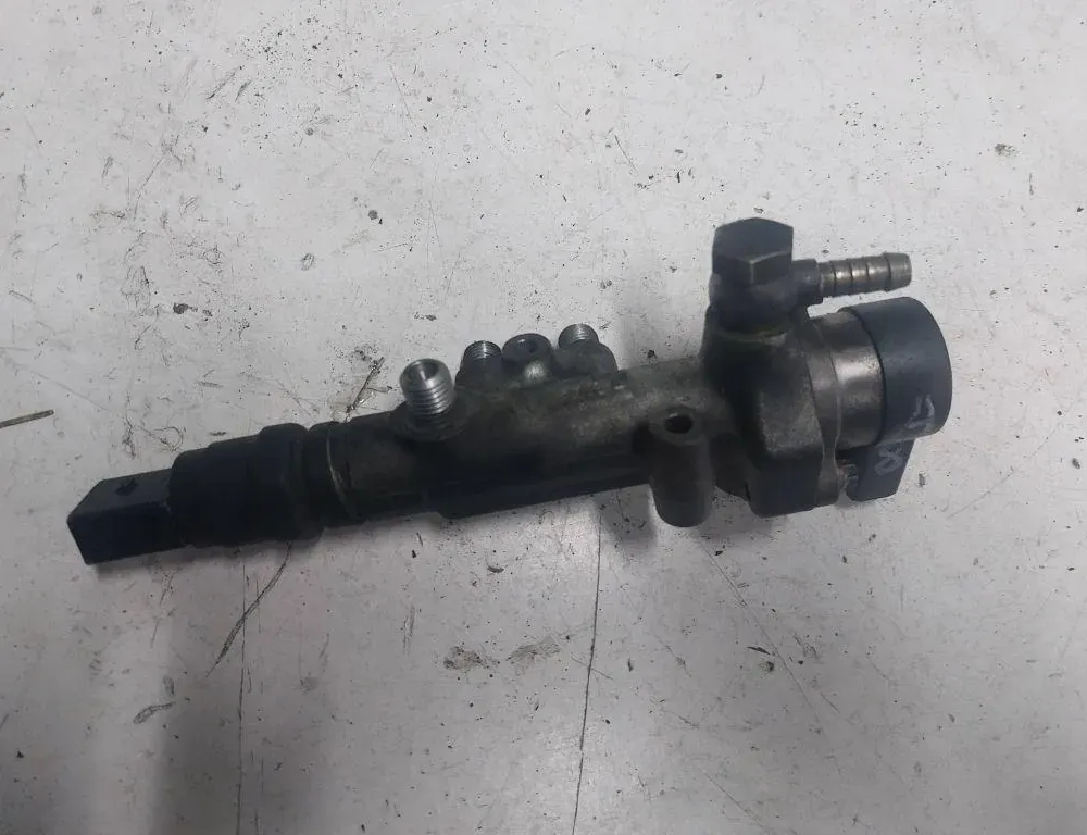 AUDI A8 D2/4D (1994-2002) Rampe de carburant F00R000257,057130763A 34009942