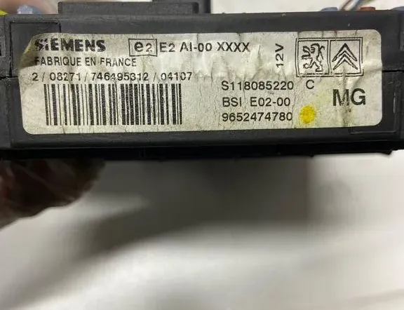 PEUGEOT 407 1 generation (2004-2010) Boîte à fusibles 9652474780,S118085220C 34021179