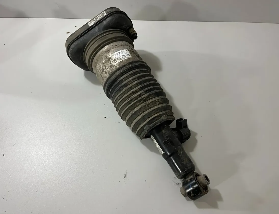 BMW X5 G05/G18 (2018-2024) Amortisseur pneumatique arrière gauche 6869037,5B69E37 32798463