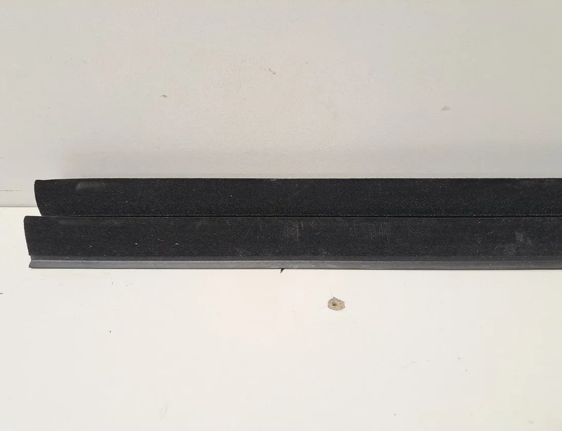 BMW M8 F91/F92/F93 (2019-2023) Moulure de vitre de porte arrière droite 7424824 34373259