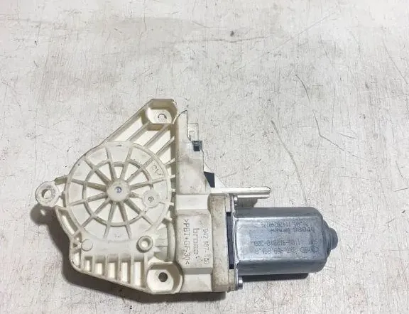 VOLKSWAGEN Touareg 2 generation (2010-2018) Moteur de lève-vitre de porte avant gauche 8K0959801B 34883428