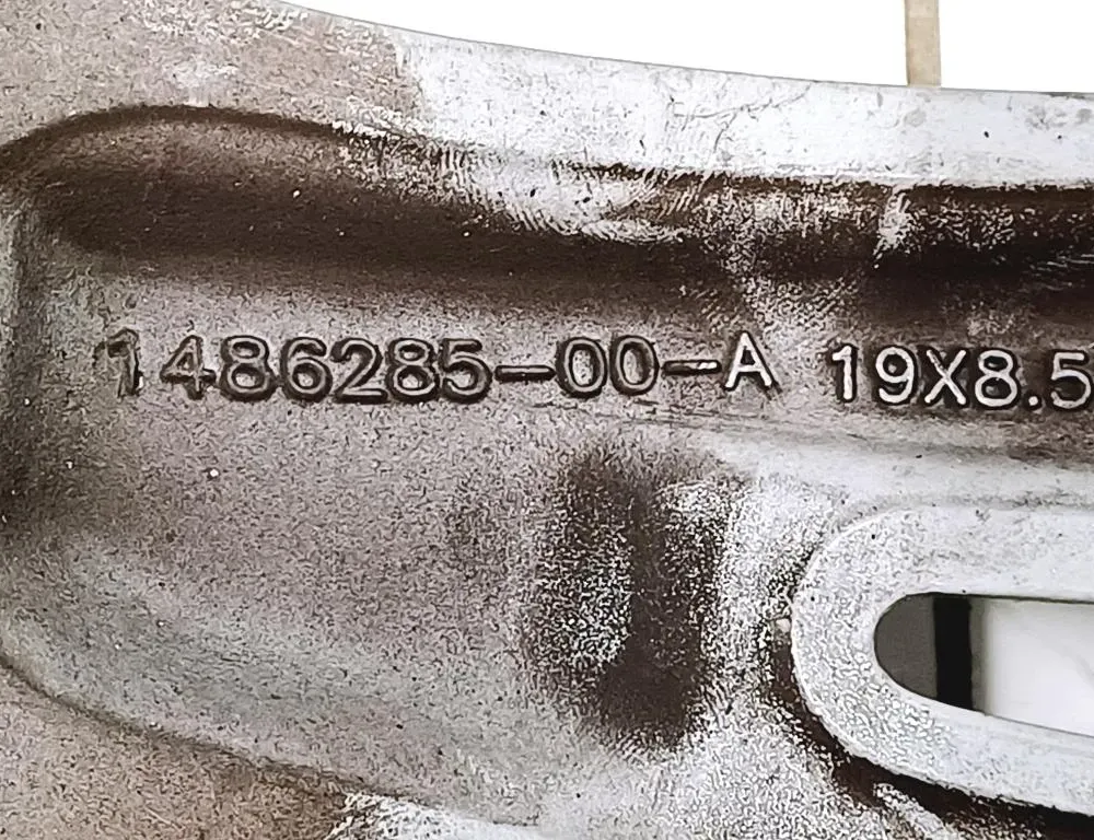 TESLA Model S 1 generation (2012-2024) Roue 1486285-00-A 32556965