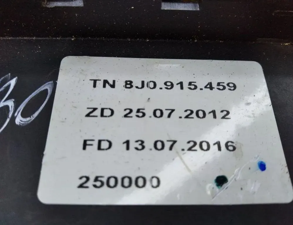 AUDI A8 D2/4D (1994-2002) Borne de batterie de sécurité (SBK) 8J0915459 31150969