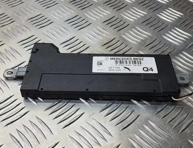 MERCEDES-BENZ C-Class W203/S203/CL203 (2000-2008) Amplificateur d'antenne du couvercle de coffre A2038207989 31086179