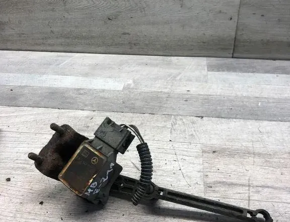 MERCEDES-BENZ E-Class W211/S211 (2002-2009) Capteur de niveau avant droit A0105427717 34992312