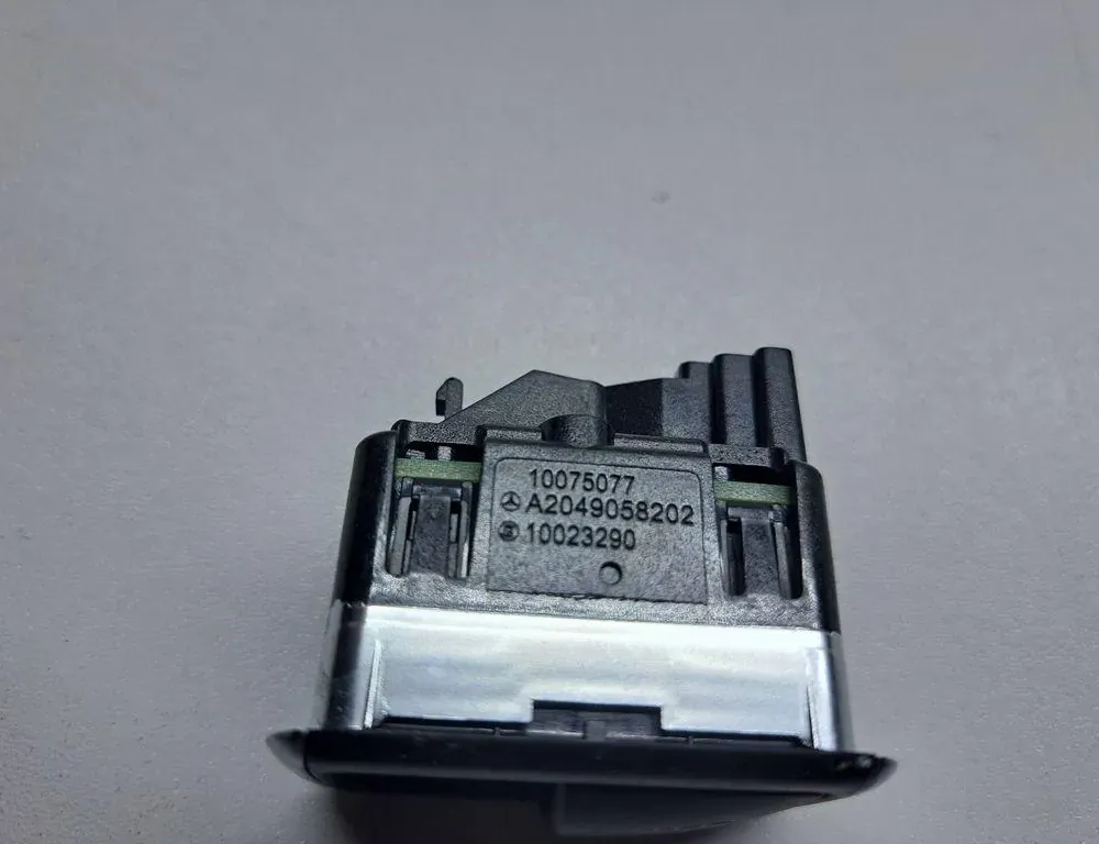 MERCEDES-BENZ C-Class W204/S204/C204 (2004-2015) Commutateur de commande de vitre de porte arrière droite 10075077,A20490582029107,2049058202,20490582029107,2048700451,A2048700451,A2049058202,10023290 34970107