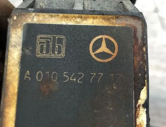 MERCEDES-BENZ E-Class W211/S211 (2002-2009) Capteur de niveau avant droit A0105427717 34992312