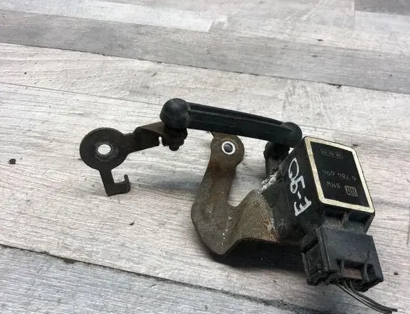 BMW 3 Series E90/E91/E92/E93 (2004-2013) Capteur de niveau avant gauche 6784694 34991055