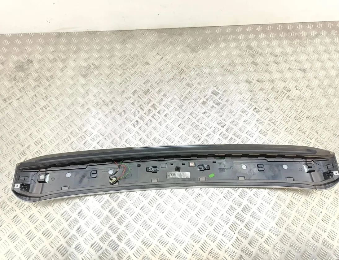 AUDI Q5 8R (2008-2017) Becquet de coffre 8R0827933 26257877