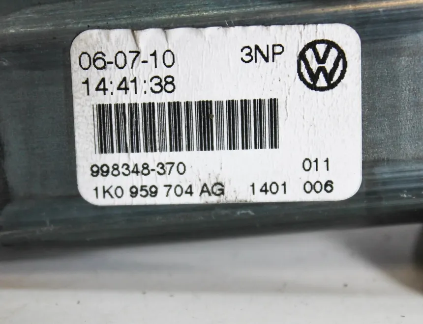 VOLKSWAGEN Golf 6 generation (2008-2015) Moteur de commande de vitre de porte arrière droite 1K0959704AG 3791394