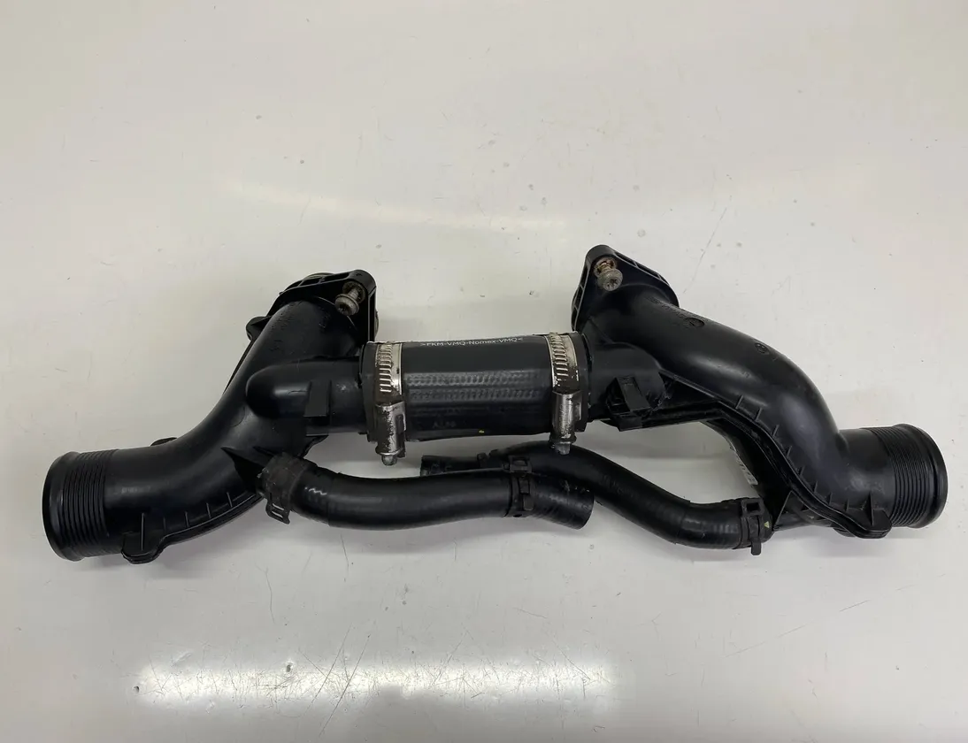 BENTLEY Bentayga 1 generation (2015-2024) Tuyau de tuyau de refroidisseur intermédiaire 0P2145673C,0P2145674C 34161011