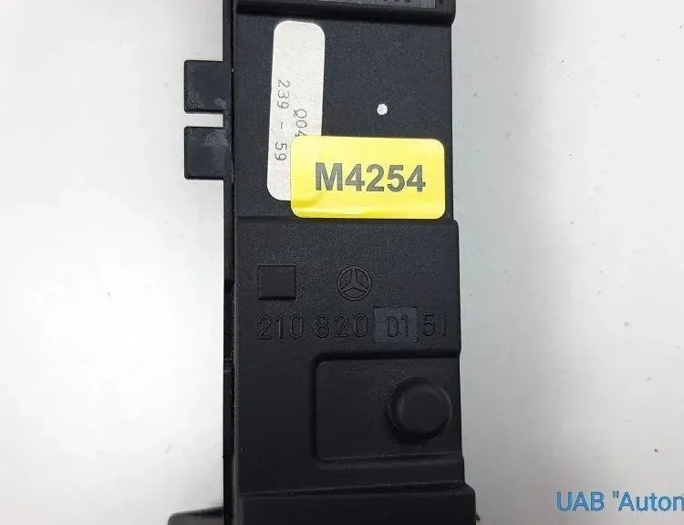 MERCEDES-BENZ E-Class W210 (1995-2002) Commutateurs M4254,2108200151 31910489