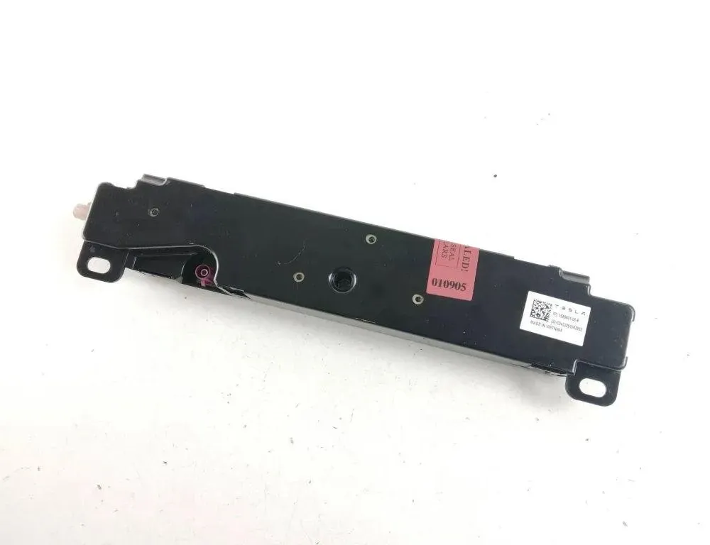 TESLA Model Y 1 generation (2020-2024) Amplificateur d'antenne du couvercle de coffre 158560100E 31928752