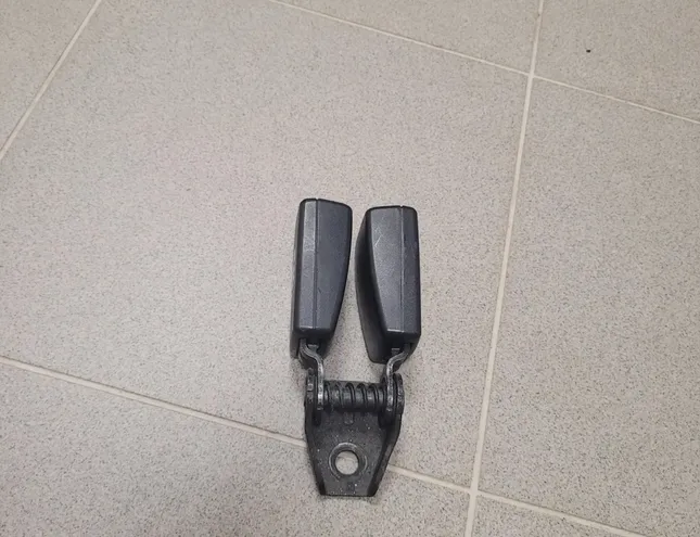 VOLKSWAGEN Scirocco 3 generation (2008-2020) Boucle de siège arrière droit 8J8857739H9B9,260411 28575223