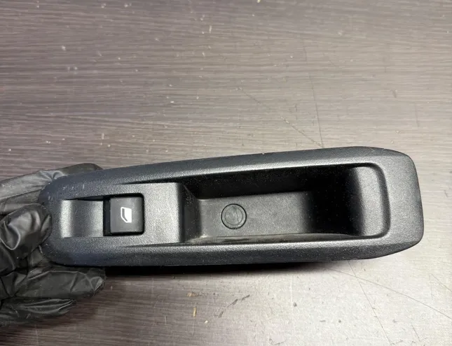 PEUGEOT 308 T9 (2013-2021) Commutateur de fenêtre de porte avant gauche 98034744 28576411