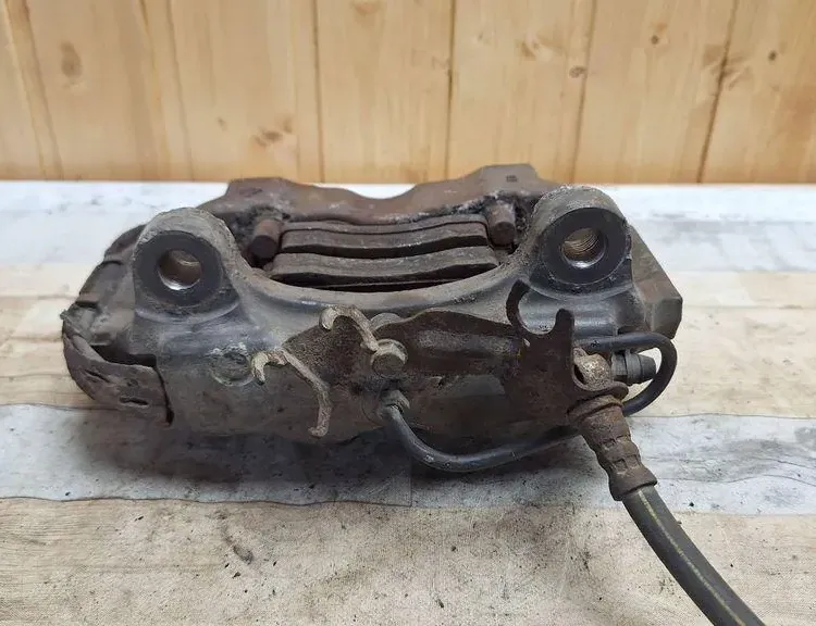 VOLKSWAGEN Touareg 1 generation (2002-2010) Étrier de frein arrière gauche 33997649