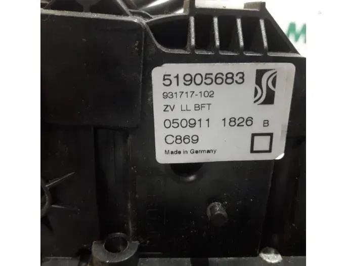 FIAT Punto 3 generation (2005-2020) Autres parties du corps 52065097,51905683 27656562