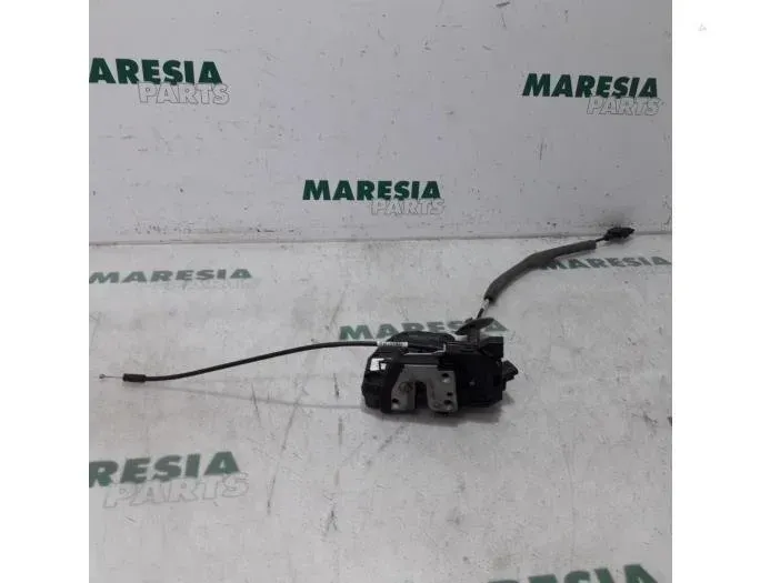 RENAULT Clio 4 generation (2012-2020) Autres parties du corps 825000767R 27825155