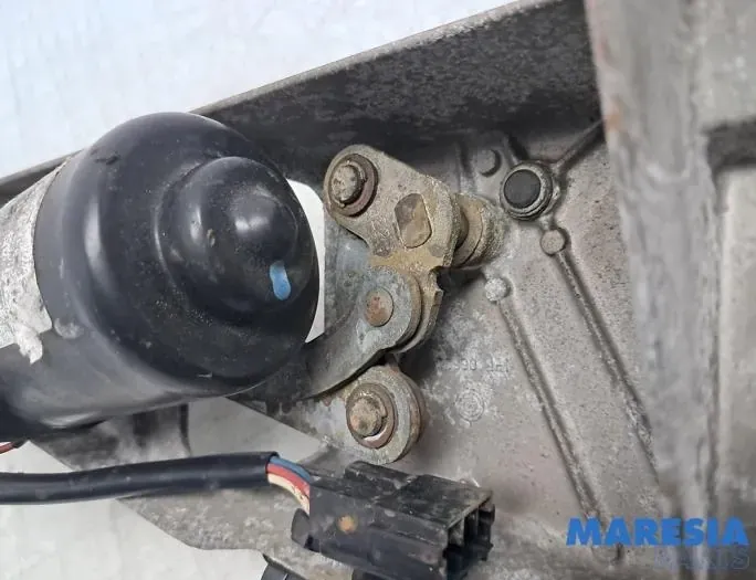 RENAULT Twingo 1 generation (1993-2007) Moteur de mécanisme d'essuie-glace avant 7701669838,53557811,7701207936,7701052465,7701036022,7701052466 34495558