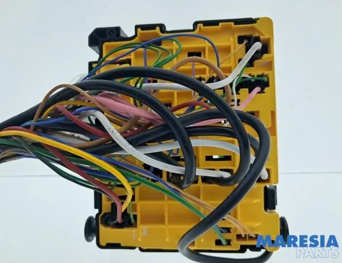 PEUGEOT 208 Peugeot 208 (2012-2015) Boîte à fusibles 9804848480,00009804848480 34495463