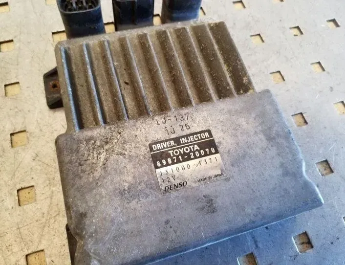 TOYOTA Auris 1 generation (2006-2012) Calculateur d'injecteurs de carburant 1310001371,8987120070 26073216