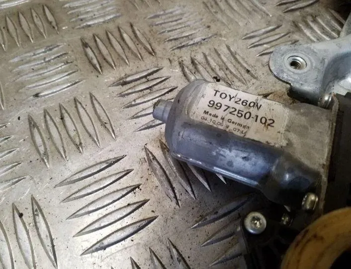 TOYOTA Corolla Verso 1 generation (2001-2009) Lève-vitre de porte avant gauche 698100F010,996996100,997250102 26085047