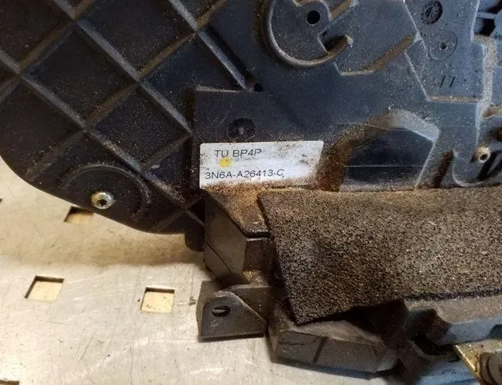 MAZDA 121 1 generation (1987-1991) Serrure de porte arrière gauche 3N6AA26413C 26089124