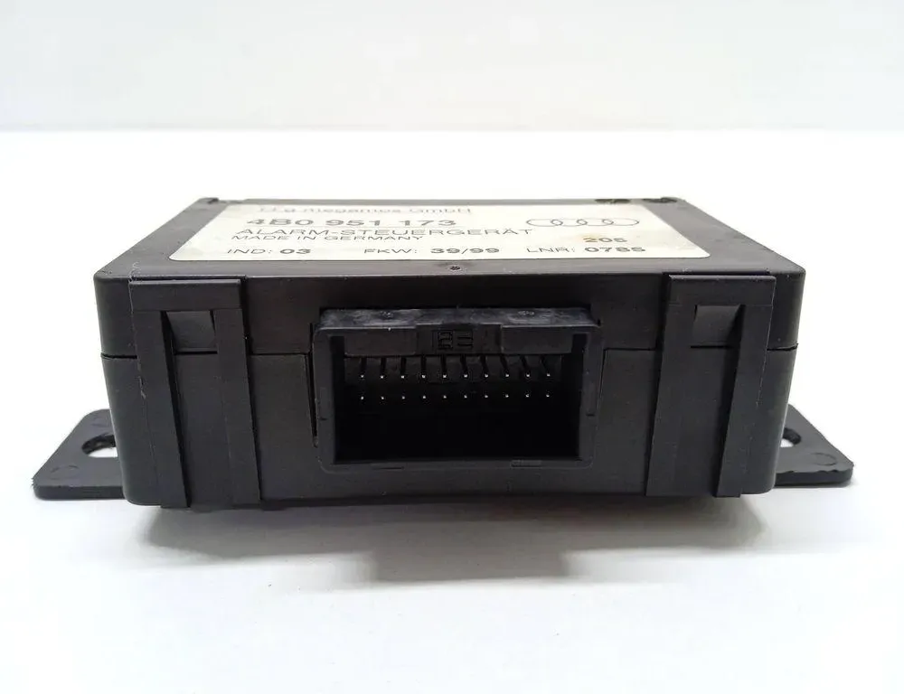 AUDI A4 B5/8D (1994-2001) Unité de contrôle du signal d'alarme 4B0951173 32994819