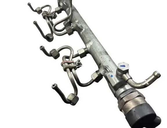 BMW 1 Series E81/E82/E87/E88 (2004-2013) Rampe de carburant 0281002481,131105 33228077