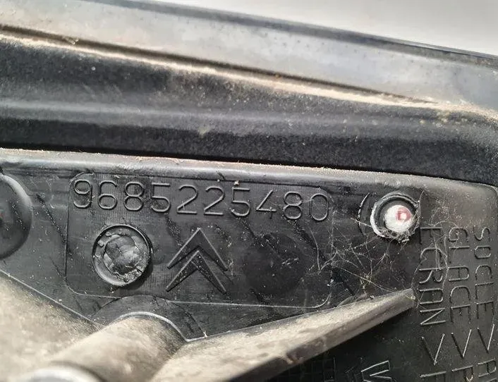CITROËN C3 2 generation (2009-2016) Feu arrière du hayon côté droit 9685225480 24161689