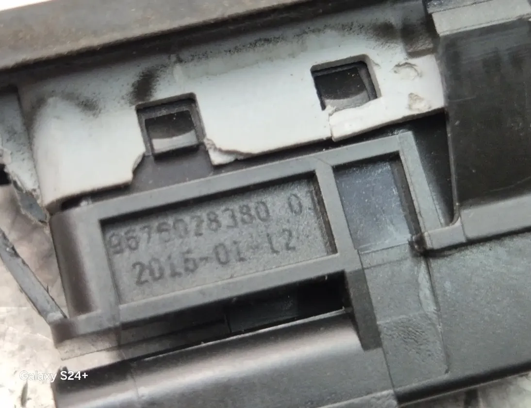 PEUGEOT 208 Peugeot 208 (2012-2015) Poignée de hayon 9676028380 27181127