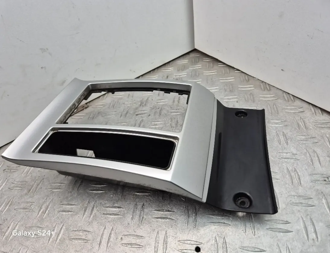 CHRYSLER 300C 1 generation (2005-2011) Garniture en plastique du niveau de changement de vitesse OZM01TRMAB,48876A,0ZM01TRMAB 28369651