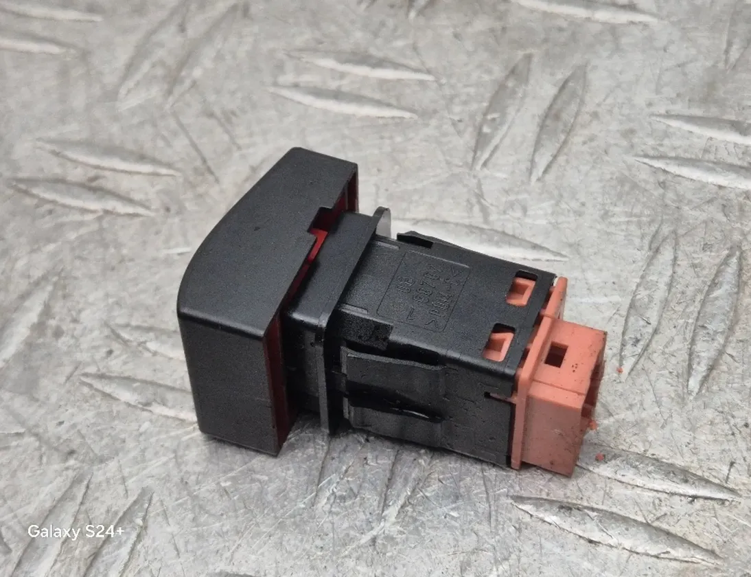 PEUGEOT 3008 1 generation (2010-2016) Bouton de danger 68767 29529801