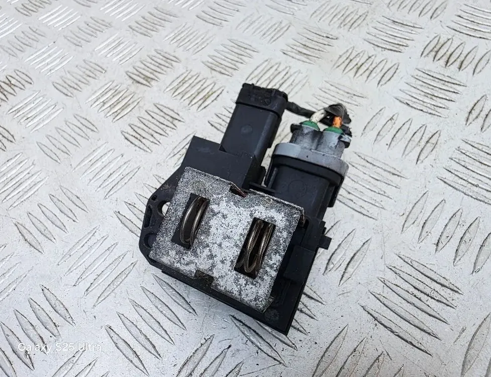 PEUGEOT 3008 1 generation (2010-2016) Relais du ventilateur de refroidissement 9663558880 33473648