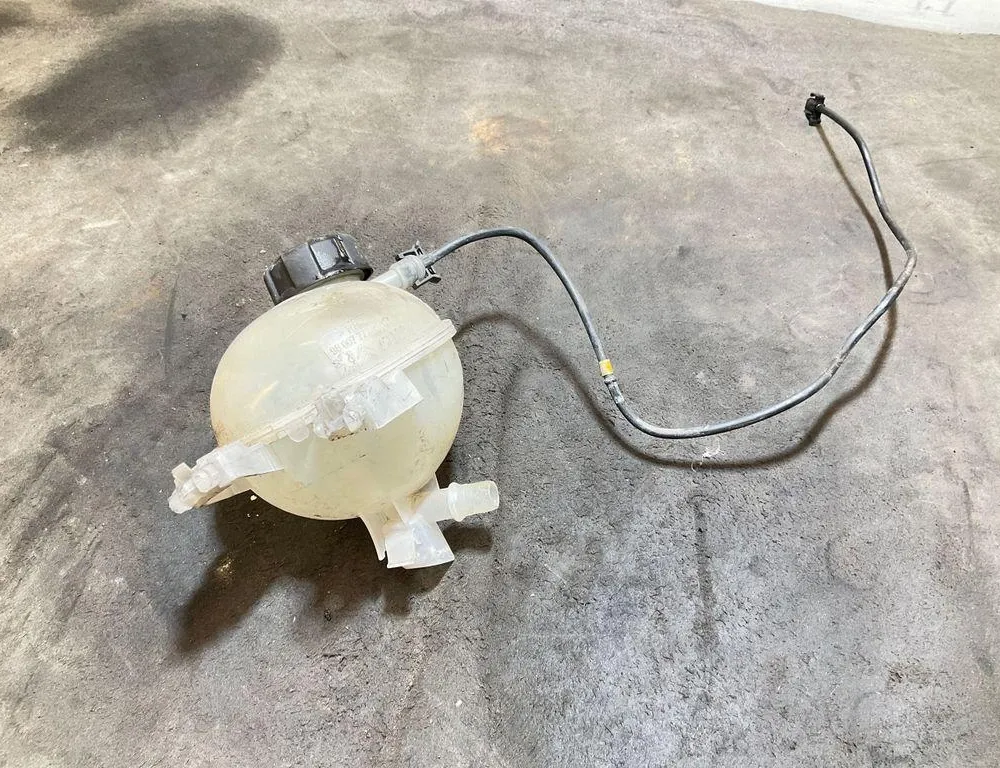 PEUGEOT 208 Peugeot 208 (2012-2015) Vase d'expansion 9800777280 33804292