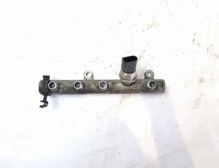 AUDI A6 C6/4F (2004-2011) Rampe de carburant 059130089AA 24777213