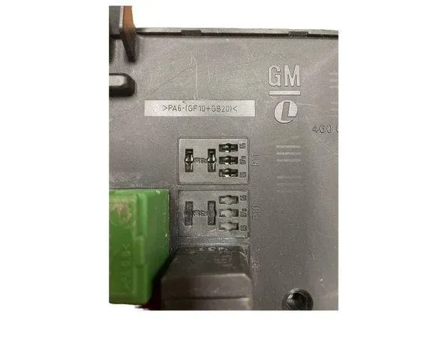 OPEL Vectra C (2002-2005) Boîte à fusibles 13112909AP,PA6GF10GB20 26557520