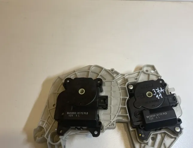 LEXUS RX 3 generation (2009-2015) Moteur de soupape de débit d'air de climatiseur 0638000172 20298241