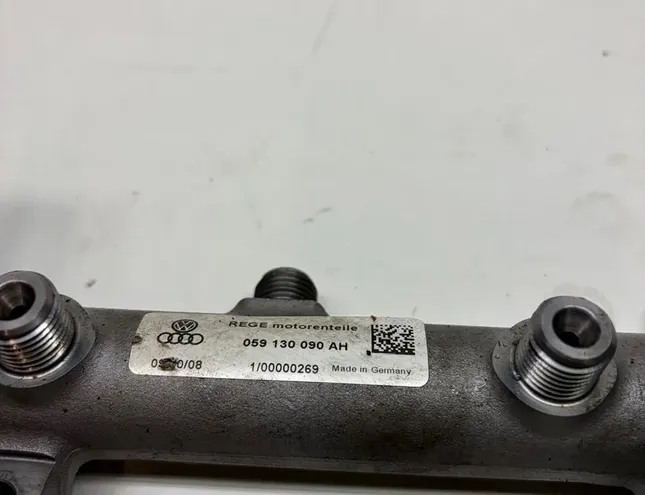 AUDI A6 C6/4F (2004-2011) Rampe de carburant 059130090AH 34293698