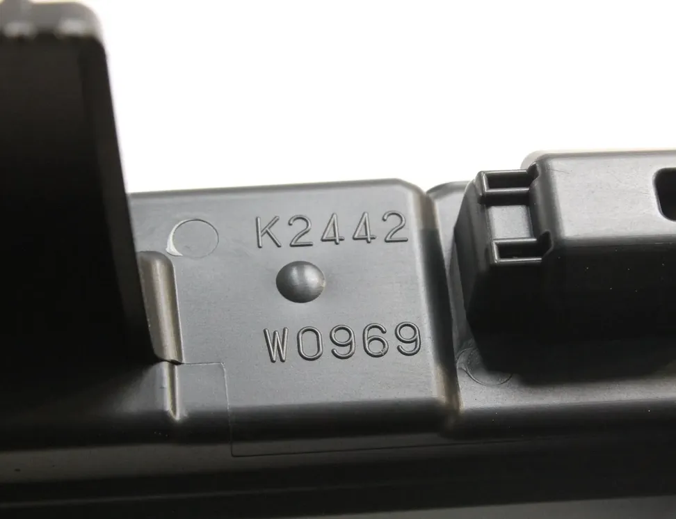 MAZDA 3 BM (2013-2019) Feu stop supplémentaire arrière W0969,K2442 13145699