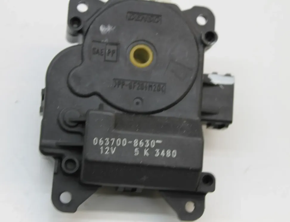 JAGUAR XJ 3 generation (X350) (2003-2009) Actionneur de moteur de volet de chauffage intérieur 063700-8630 35623416