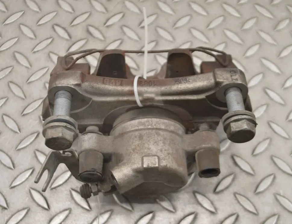 AUDI A4 B9/8W (2015-2024) Étrier de frein avant gauche 8W05DH 14945299