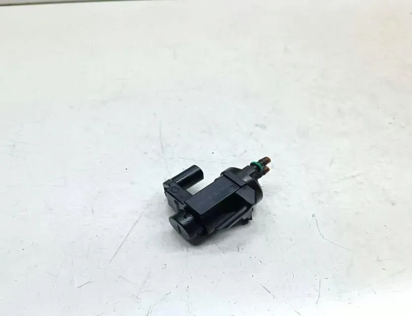 BMW 2 Series Grand Tourer F46 (2018-2023) Soupape à vide 8570591 33647915