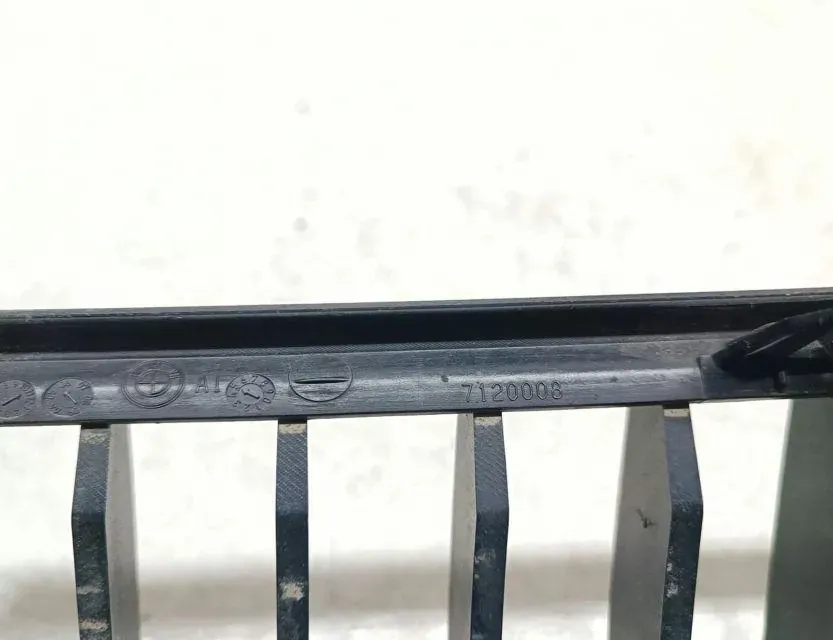 BMW 3 Series E90/E91/E92/E93 (2004-2013) Calandre supérieure avant 7120008 33653408