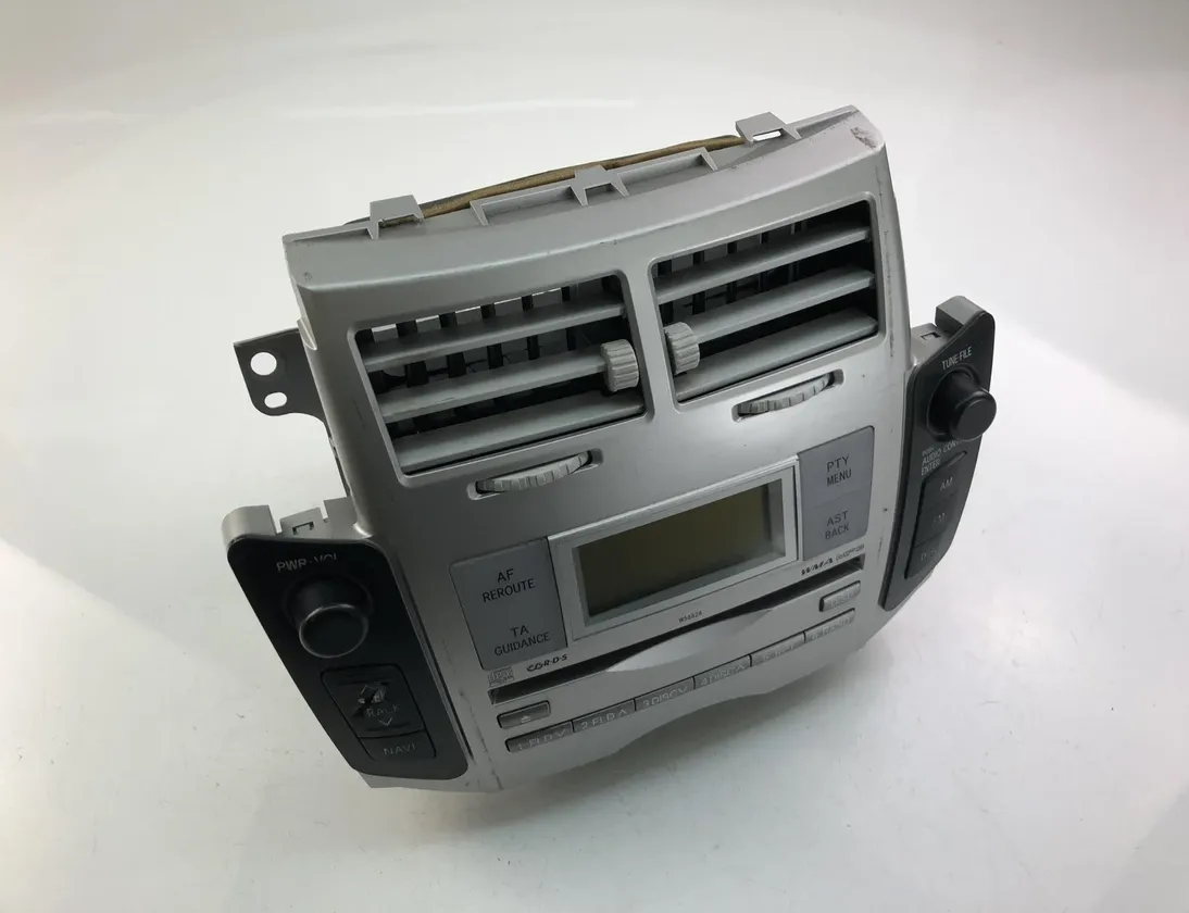 TOYOTA Yaris 2 generation (2005-2012) Lecteur de musique sans GPS 861200D210 23454711