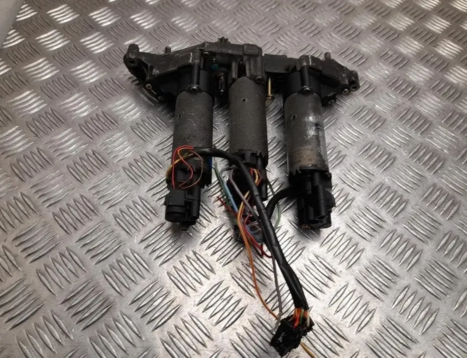 MERCEDES-BENZ S-Class W140/C140 (1991-1998) Moteur de volet d'air 0130002471,0130002436,0130002433 31057815