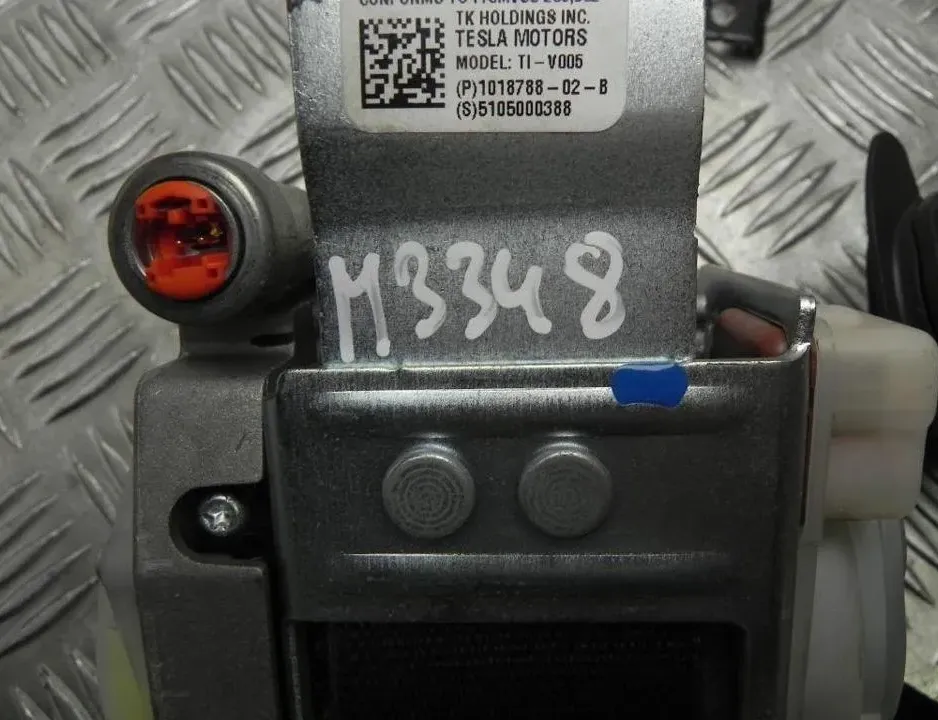 TESLA Model S 1 generation (2012-2024) La ceinture de sécurité 2466187AB 32146342